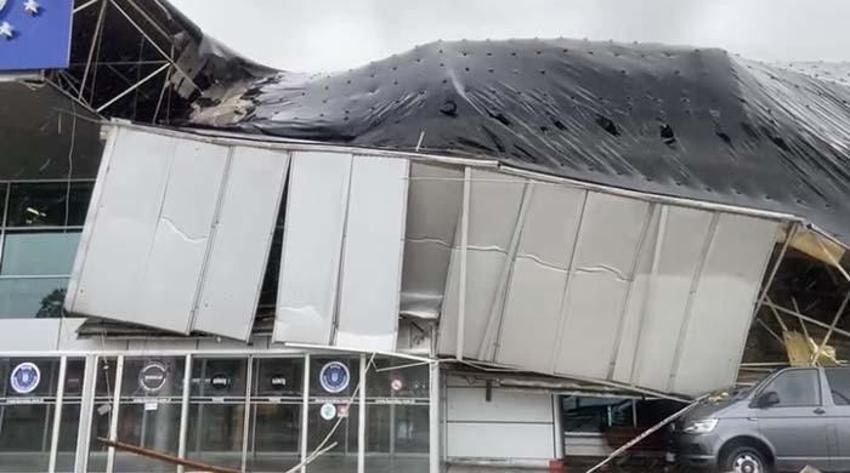 Dolu alarmı! Otoyolda trafik durma noktasına geldi, otogara yıldırım düştü... Haberler peş peşe geliyor