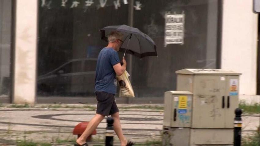 Dolu alarmı! Otoyolda trafik durma noktasına geldi, otogara yıldırım düştü... Haberler peş peşe geliyor