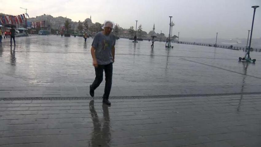 Dolu alarmı! Otoyolda trafik durma noktasına geldi, otogara yıldırım düştü... Haberler peş peşe geliyor