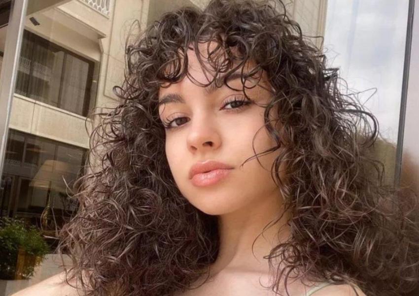 Kardeşlerim'in Asiye'si Su Burcu Yazgı Coşkun mini elbiseli pozuyla olay oldu!