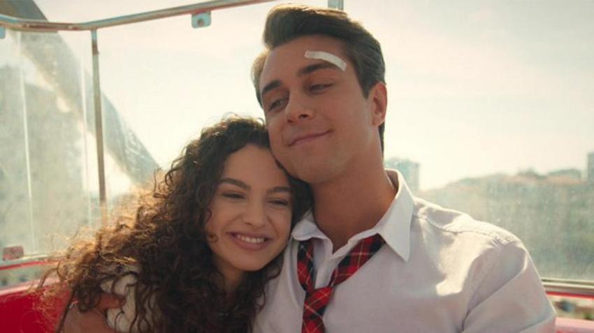 Kardeşlerim'in Asiye'si Su Burcu Yazgı Coşkun mini elbiseli pozuyla olay oldu!