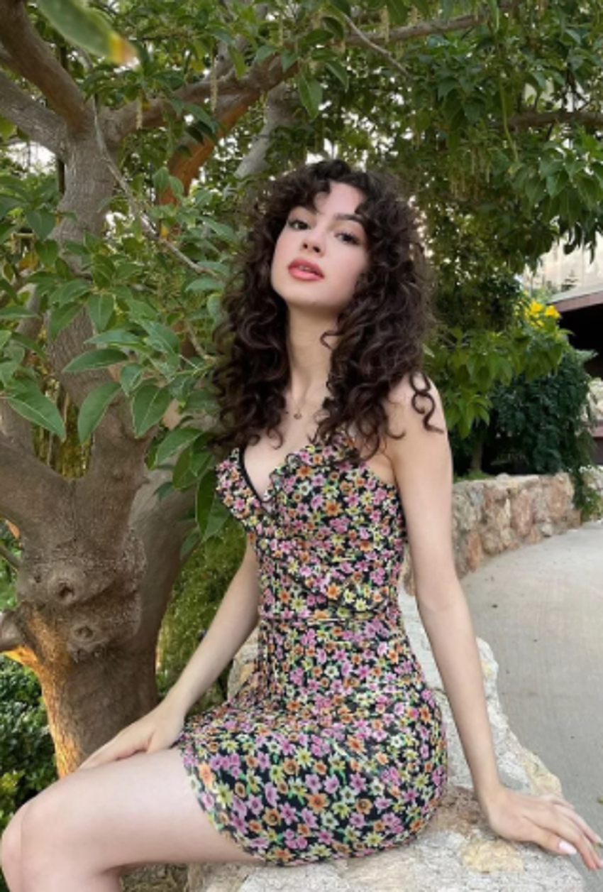 Kardeşlerim'in Asiye'si Su Burcu Yazgı Coşkun mini elbiseli pozuyla olay oldu!