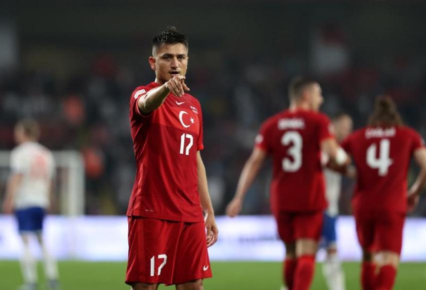 Galatasaray imzayı attırıyor! Hocasıyla arası bozuk gelmesi an meselesi