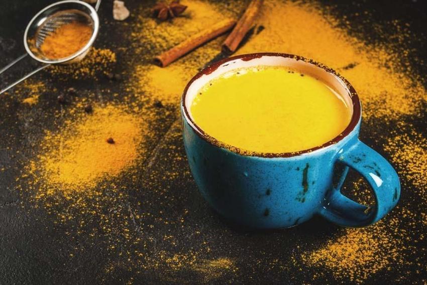 Hafızayı güçlendiriyor, ruh haline iyi geliyor! Altın sütün faydaları saymakla bitmiyor