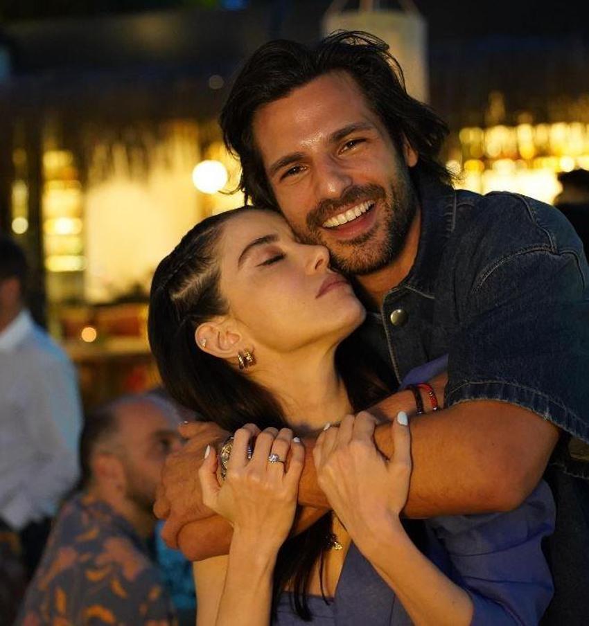 Serkan Çayoğlu ile Özge Gürel'in karakterleri çok zıtmış! Bu sözlerle anlattı: 'Çocuk gibi mutsuz uyanıyor'