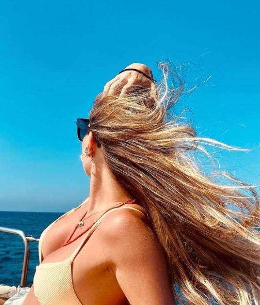 Aslı Enver bikinili tekne pozları ile beğeni topladı!