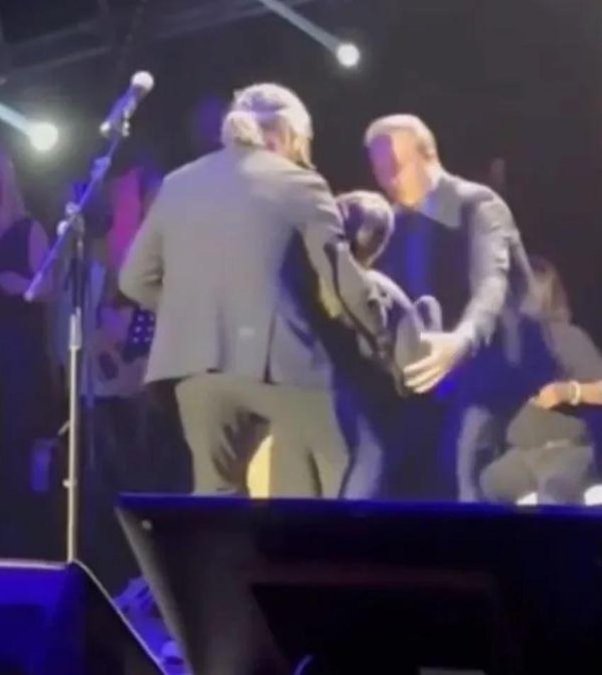 İzel konserde bir anda yere yığıldı! Baygınlık sebebi belli oldu