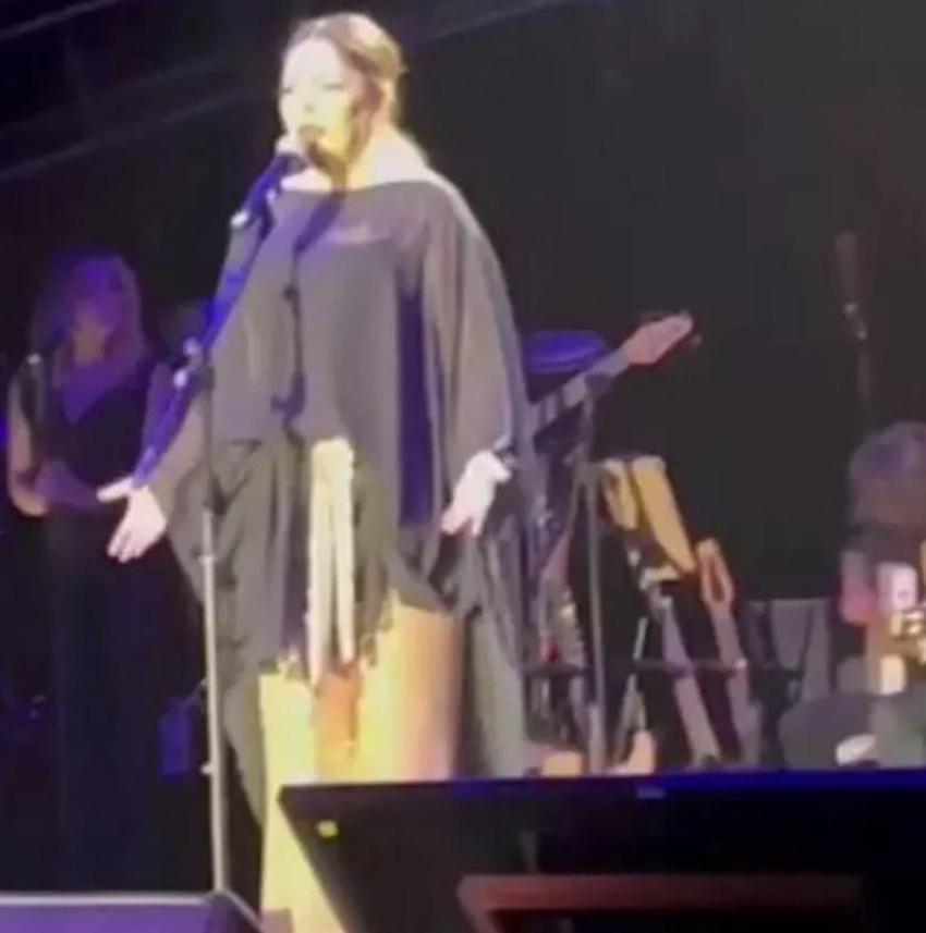İzel konserde bir anda yere yığıldı! Baygınlık sebebi belli oldu