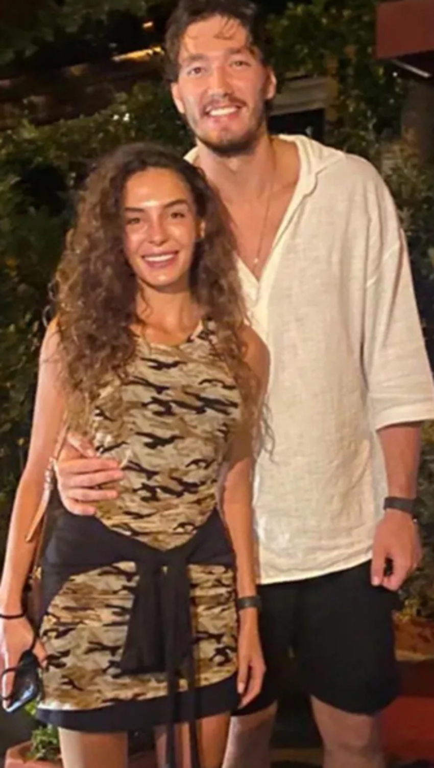 Ebru Şahin'den eşi Cedi Osman'a tebrik!