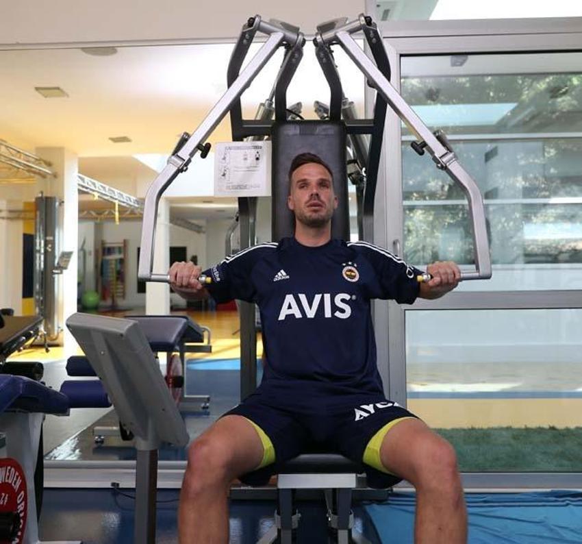 500 bin euro bile kazandırmadan gitti! Fenerbahçe'den bir ayrılık haberi daha...