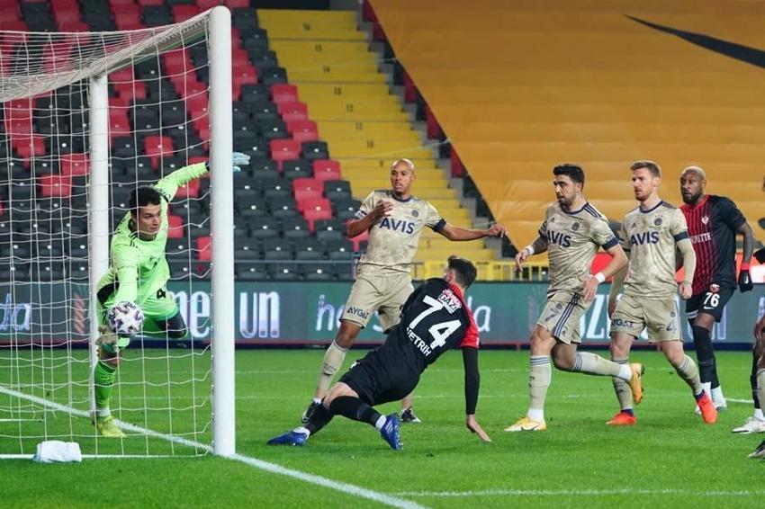 500 bin euro bile kazandırmadan gitti! Fenerbahçe'den bir ayrılık haberi daha...
