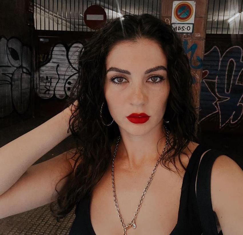 Burcu Özberk, Venedik Film Festivali’nde kıyafetiyle olay oldu!