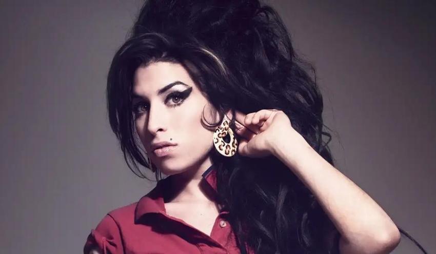 Dünyaca ünlü oyuncu Cara Delevingne'nin korkutan durumu! Akıllara Amy Winehouse geldi
