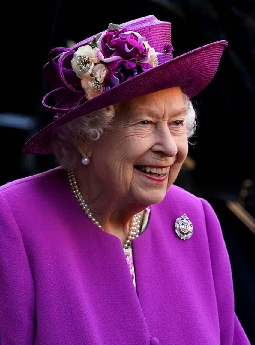 Kraliçe 2. Elizabeth hayatını kaybetti! İngiltere'de neler yaşanacak, yerine gelecek isim kim olacak?
