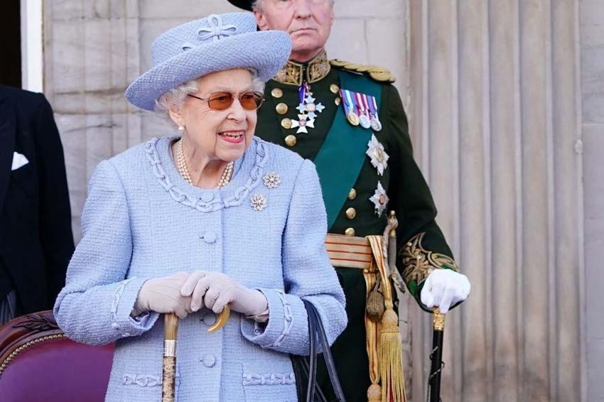 Kraliçe 2. Elizabeth hayatını kaybetti! İngiltere'de neler yaşanacak, yerine gelecek isim kim olacak?