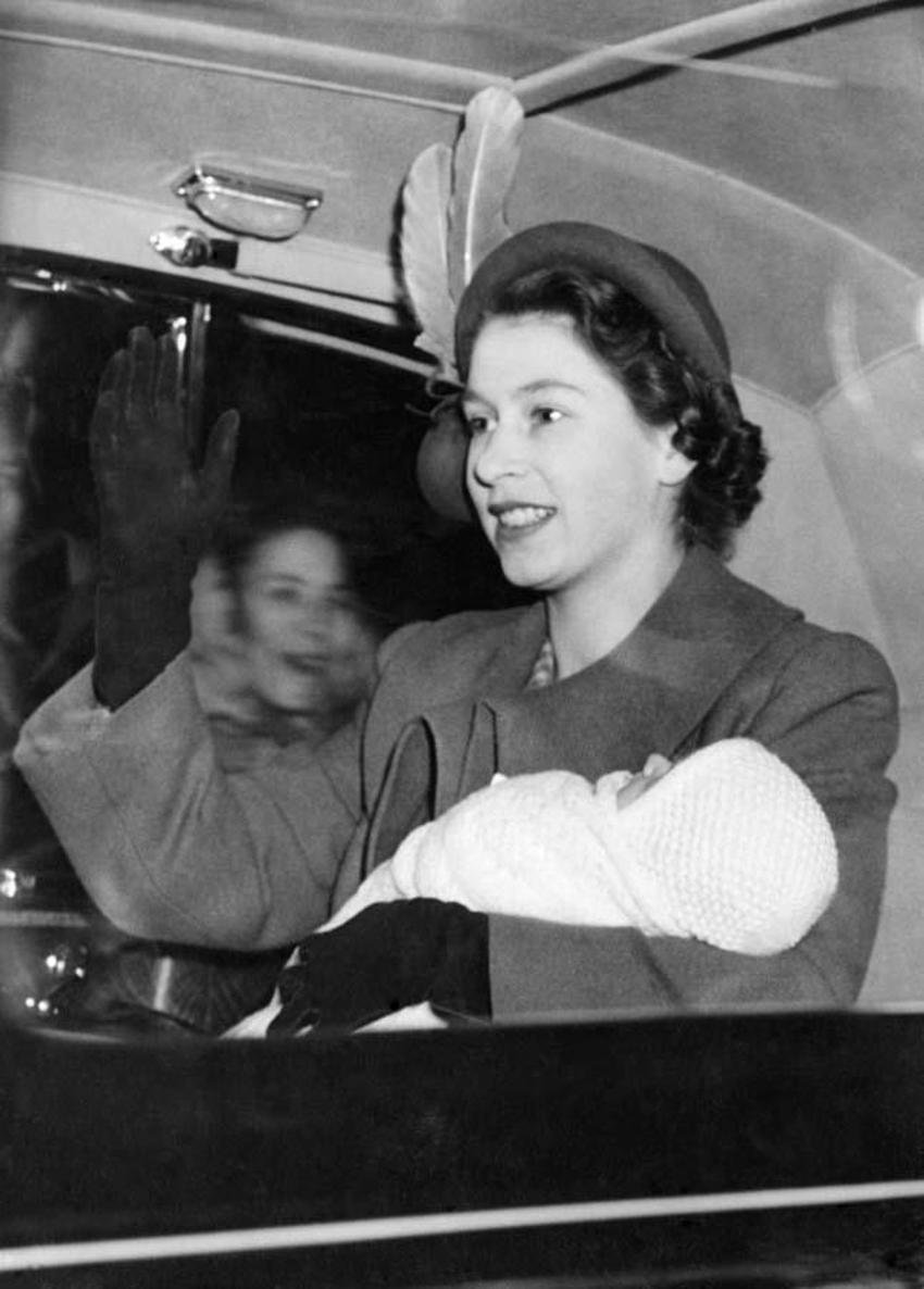 Kraliçe Elizabeth vefat etti İngiltere'nin yeni kralı belli oldu!