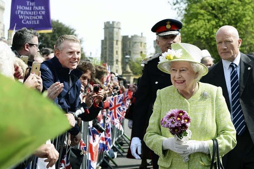 Kraliçe Elizabeth vefat etti İngiltere'nin yeni kralı belli oldu!