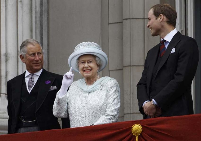 Kraliçe Elizabeth vefat etti İngiltere'nin yeni kralı belli oldu!