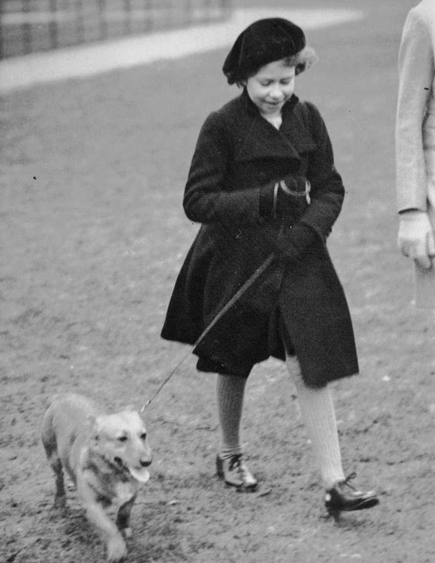Dünya tarihinin tahtta en uzun süre kalan kadın hükümdarı Kraliçe 2. Elizabeth hayatını kaybetti! Tarih kitaplarını dolduracak bir yaşam...
