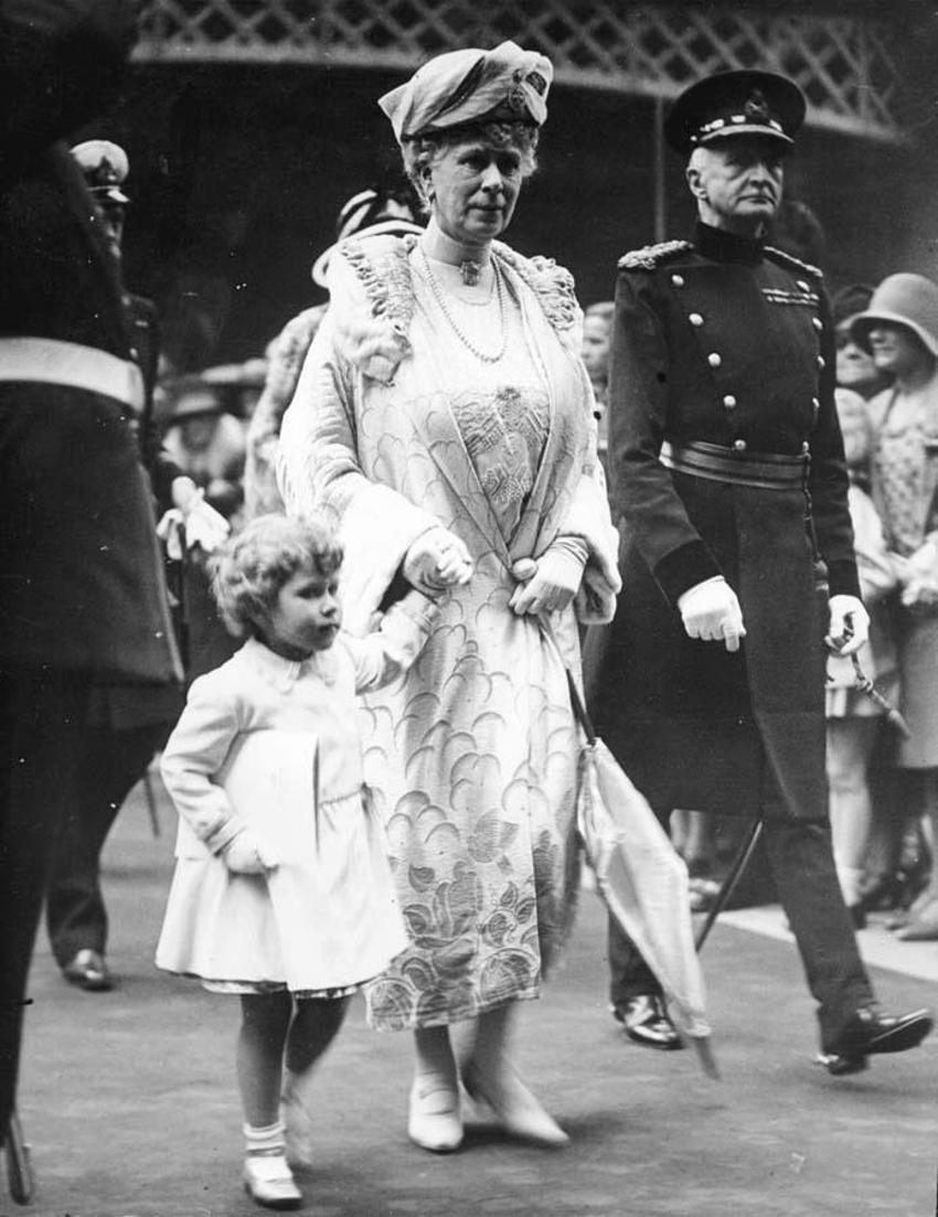 Dünya tarihinin tahtta en uzun süre kalan kadın hükümdarı Kraliçe 2. Elizabeth hayatını kaybetti! Tarih kitaplarını dolduracak bir yaşam...