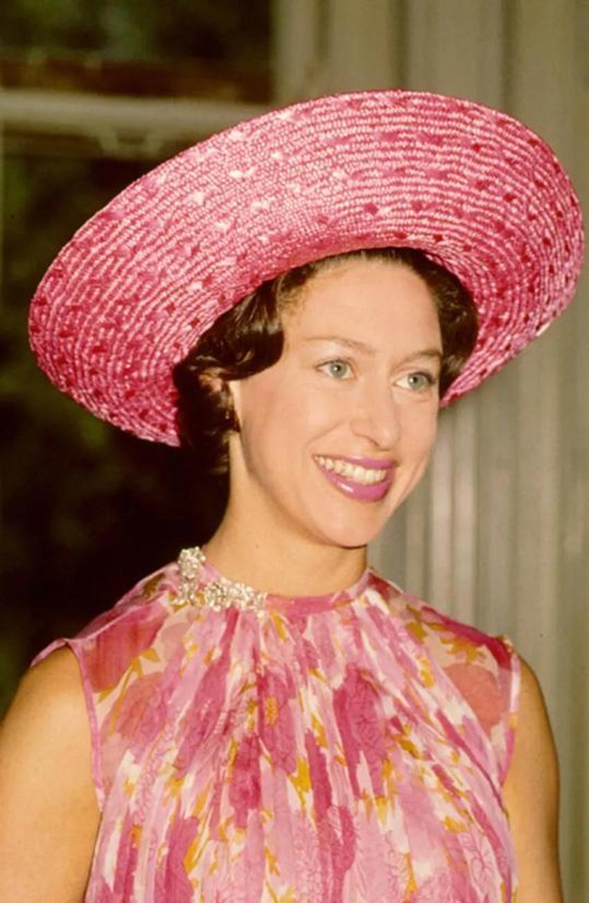 Dünya tarihinin tahtta en uzun süre kalan kadın hükümdarı Kraliçe 2. Elizabeth hayatını kaybetti! Tarih kitaplarını dolduracak bir yaşam...