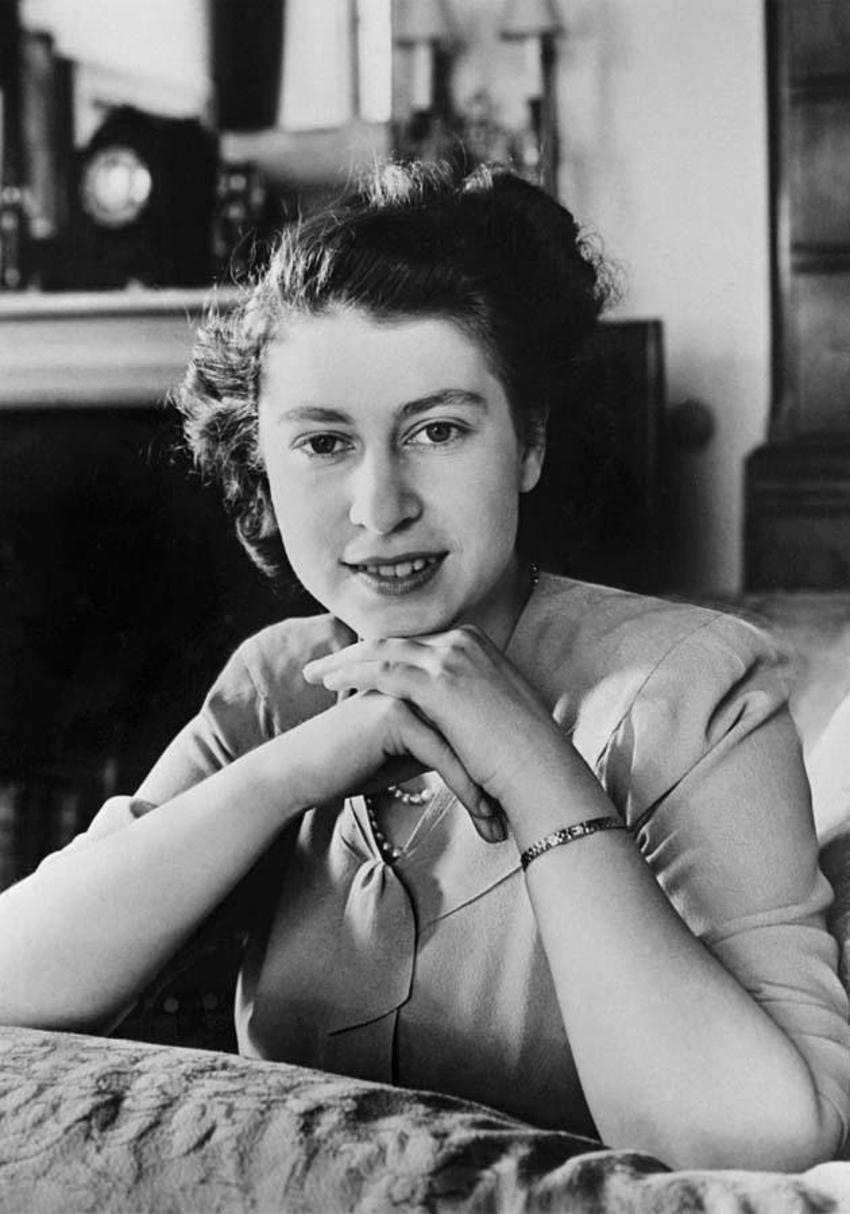 Dünya tarihinin tahtta en uzun süre kalan kadın hükümdarı Kraliçe 2. Elizabeth hayatını kaybetti! Tarih kitaplarını dolduracak bir yaşam...