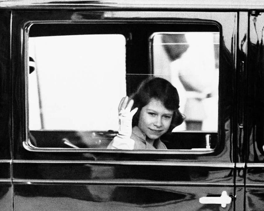 Dünya tarihinin tahtta en uzun süre kalan kadın hükümdarı Kraliçe 2. Elizabeth hayatını kaybetti! Tarih kitaplarını dolduracak bir yaşam...