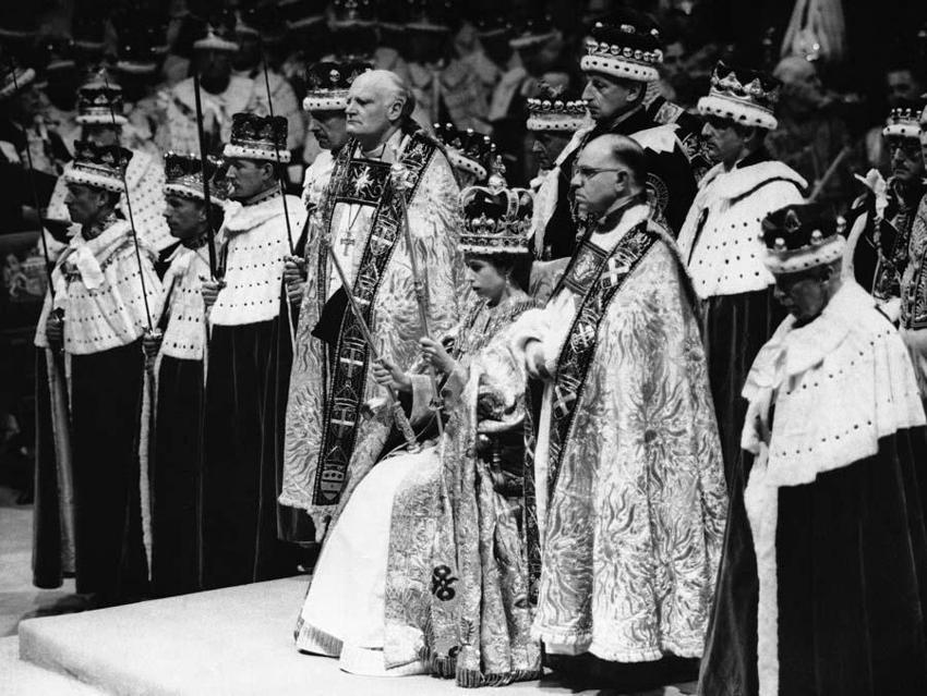 Dünya tarihinin tahtta en uzun süre kalan kadın hükümdarı Kraliçe 2. Elizabeth hayatını kaybetti! Tarih kitaplarını dolduracak bir yaşam...