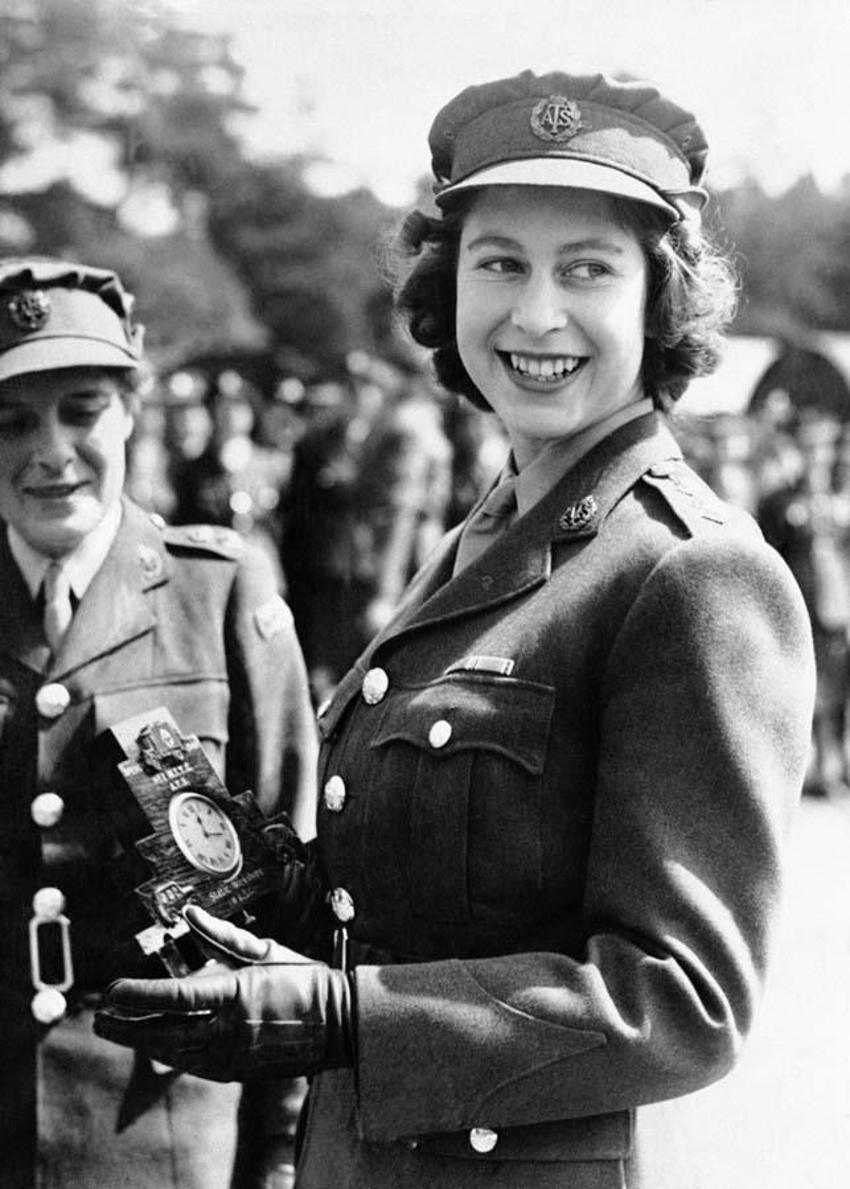 Dünya tarihinin tahtta en uzun süre kalan kadın hükümdarı Kraliçe 2. Elizabeth hayatını kaybetti! Tarih kitaplarını dolduracak bir yaşam...