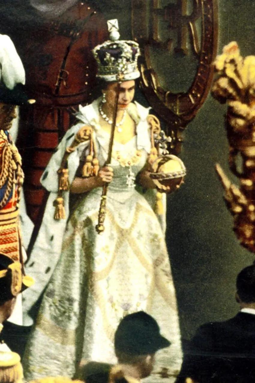Dünya tarihinin tahtta en uzun süre kalan kadın hükümdarı Kraliçe 2. Elizabeth hayatını kaybetti! Tarih kitaplarını dolduracak bir yaşam...