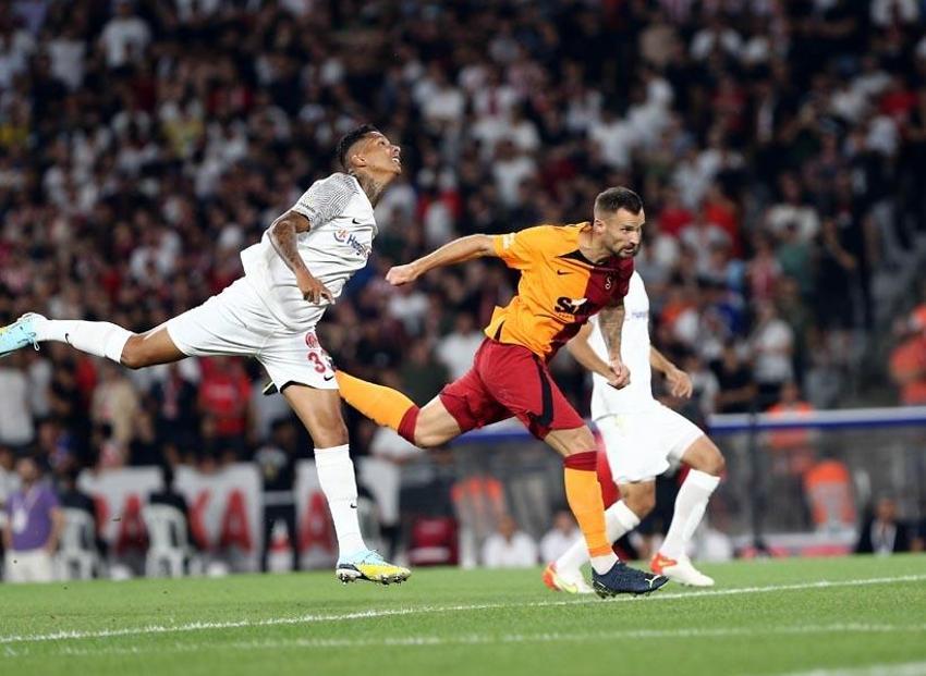 Okan Buruk'tan genç yeteneğe büyük şok! Bundan böyle 11 yüzü göremeyecek...