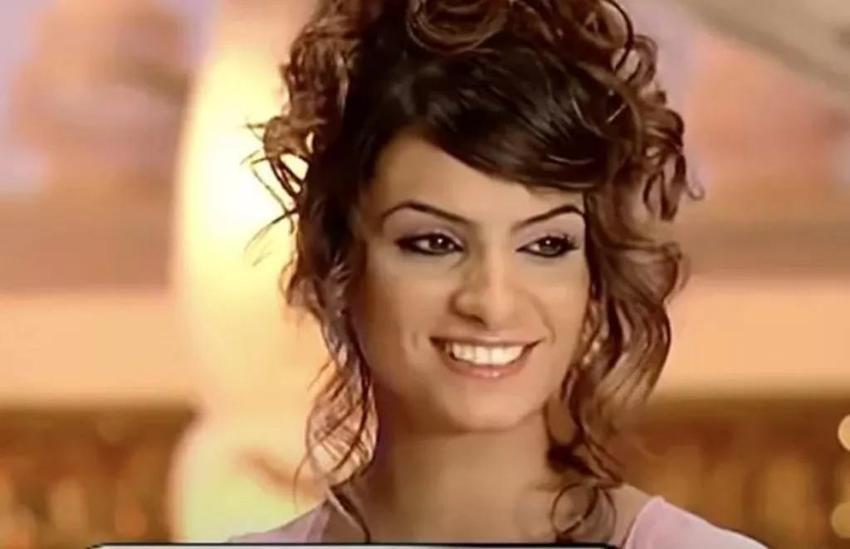 Popstar Özlem Güneş dekolte giymediği için eleştiriliyordu! Cemaatten eğitim aldı, tesettüre girdi! İşte Popstar Özlem'in son hali