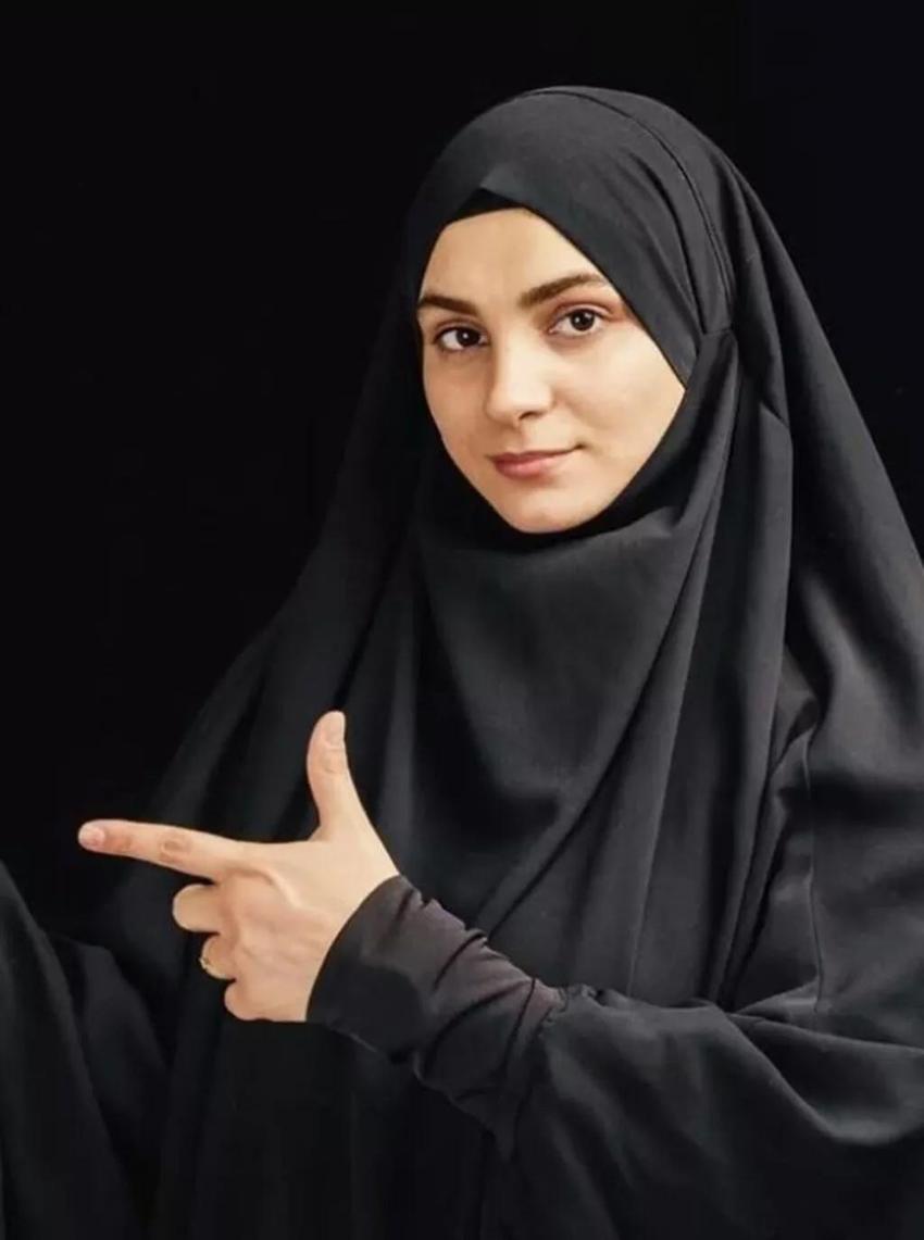 Popstar Özlem Güneş dekolte giymediği için eleştiriliyordu! Cemaatten eğitim aldı, tesettüre girdi! İşte Popstar Özlem'in son hali