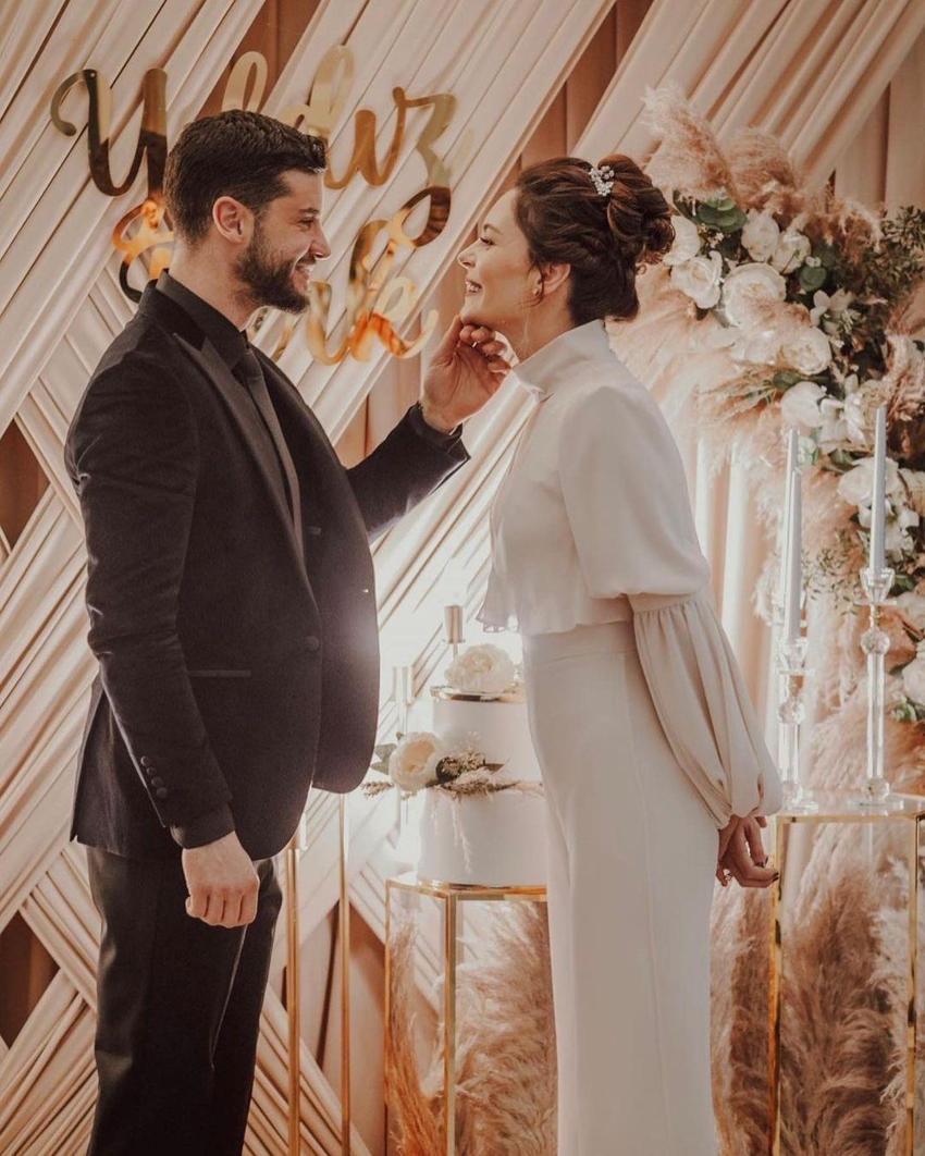 Berk Oktay ve Yıldız Çağrı Atiksoy evlendi! İşte nikahtan ilk kareler