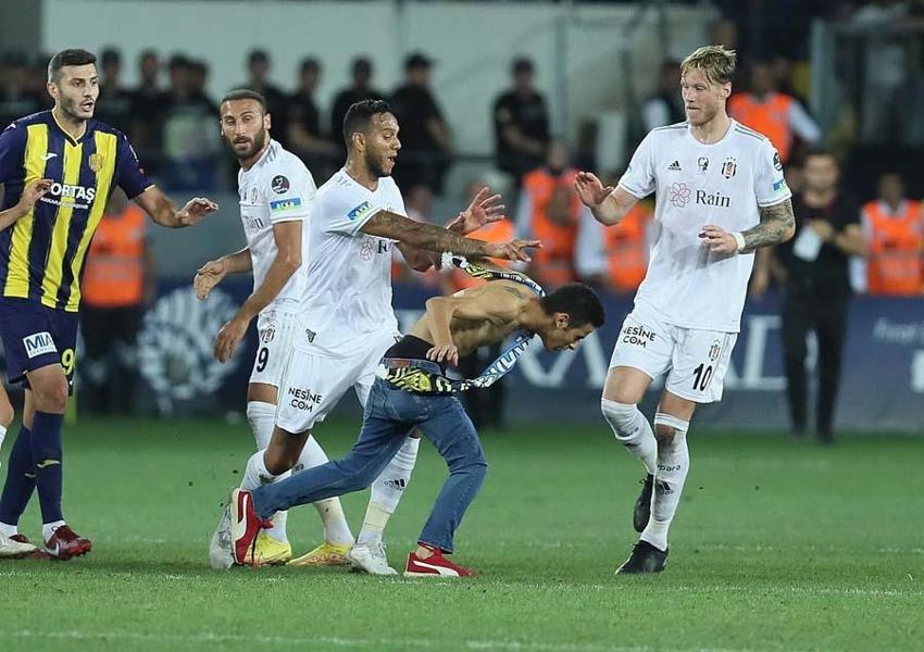 Josef de Souza canlı yayında gözyaşlarını tutamadı! Gelecek sezon için ayrılık açıklaması...