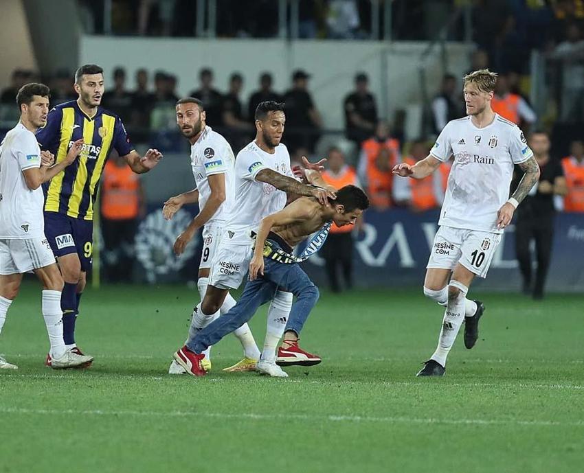 Josef de Souza canlı yayında gözyaşlarını tutamadı! Gelecek sezon için ayrılık açıklaması...
