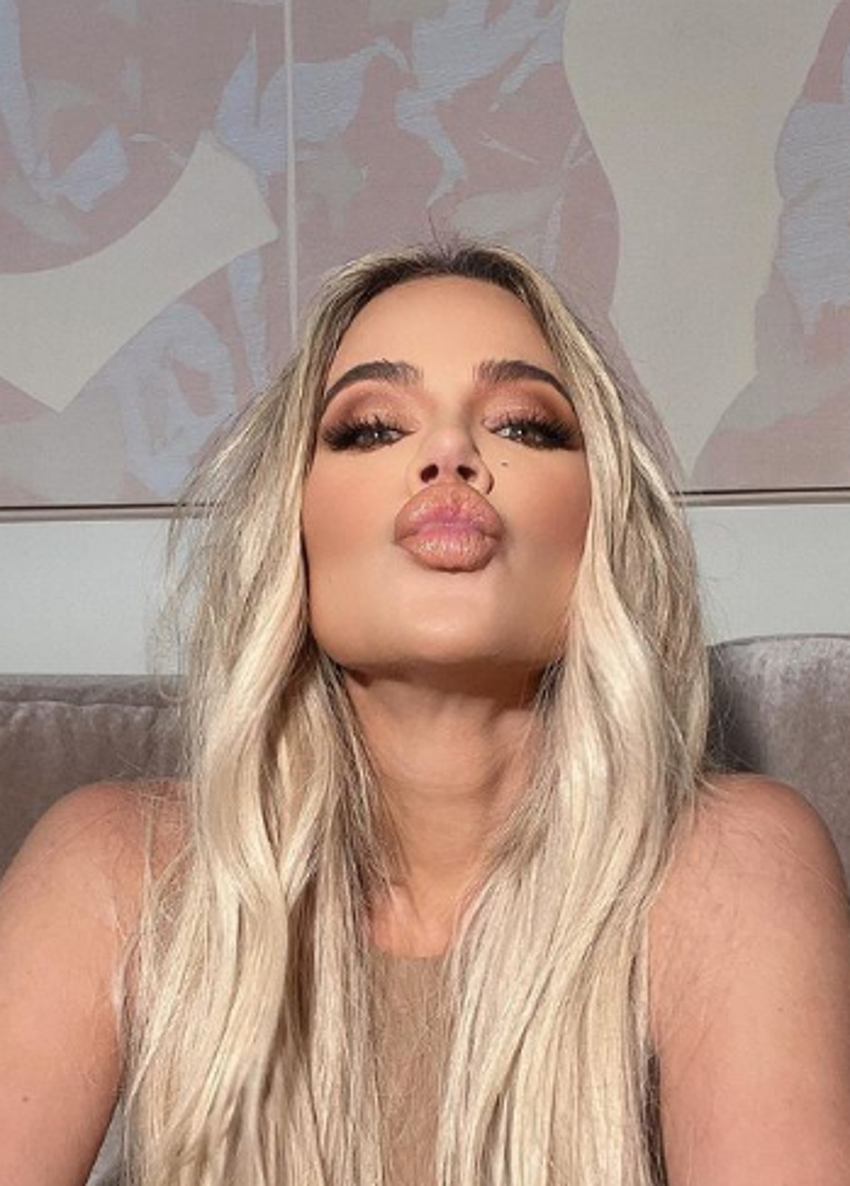 Khloe Kardashian'dan bikinili paylaşım geldi!