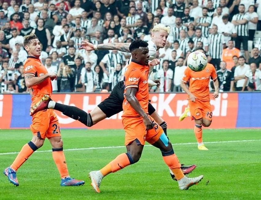 Sahanın en kötü 3 yıldızını açıkladı! 'Topu kornere çelen stoper gibiydi'