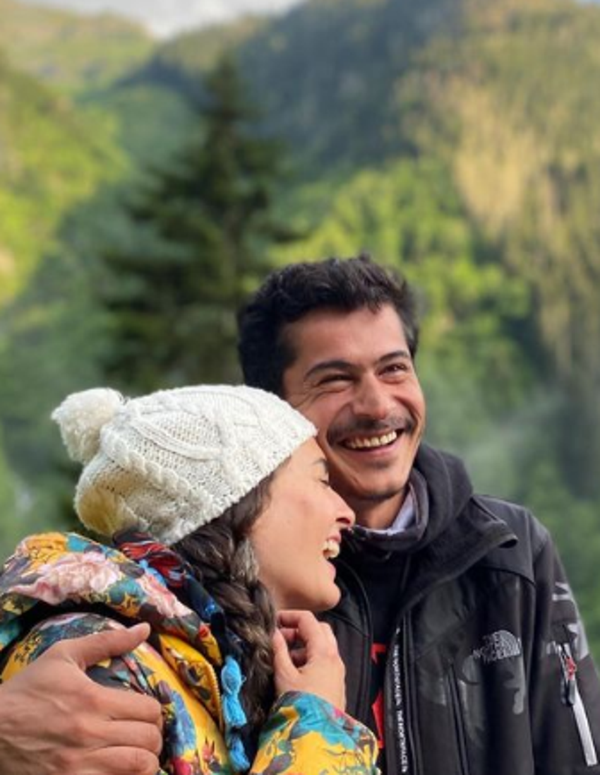Aslıhan Gürbüz ve İsmail Hacıoğlu çiftinden yeni kare!