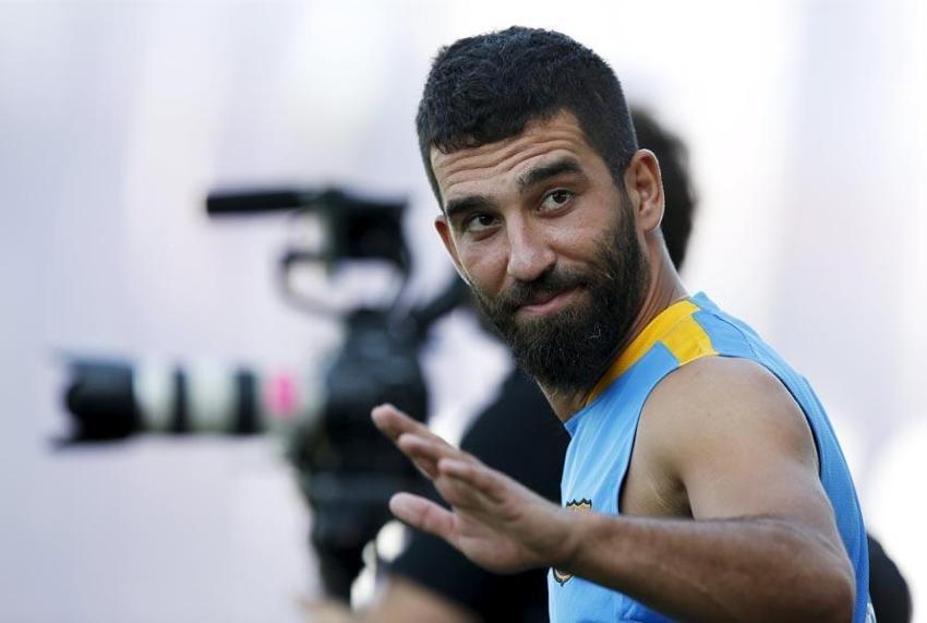 Dün futbolu bıraktı bugün AS Gazetesi yeni görevini açıkladı! Arda Turan Galatasaray'da...