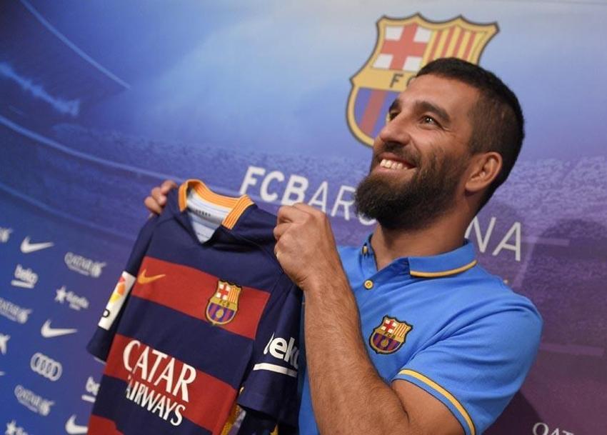 Dün futbolu bıraktı bugün AS Gazetesi yeni görevini açıkladı! Arda Turan Galatasaray'da...