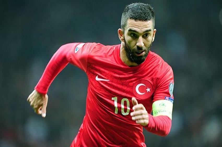 Dün futbolu bıraktı bugün AS Gazetesi yeni görevini açıkladı! Arda Turan Galatasaray'da...