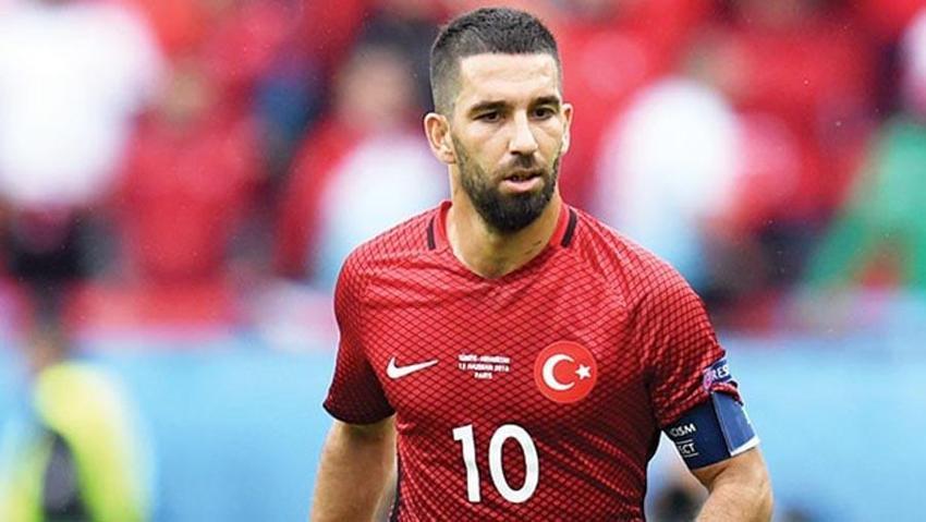 Dün futbolu bıraktı bugün AS Gazetesi yeni görevini açıkladı! Arda Turan Galatasaray'da...