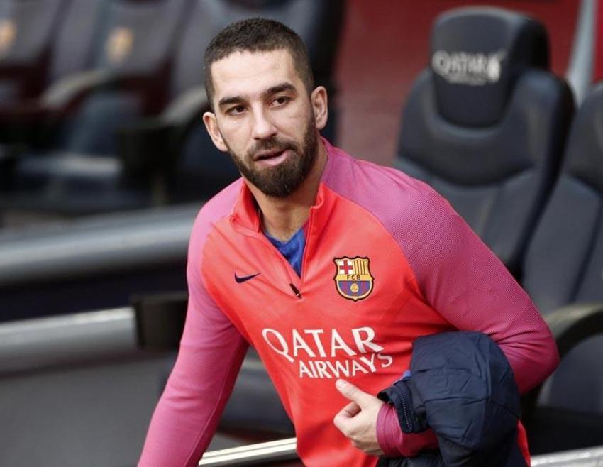 Dün futbolu bıraktı bugün AS Gazetesi yeni görevini açıkladı! Arda Turan Galatasaray'da...
