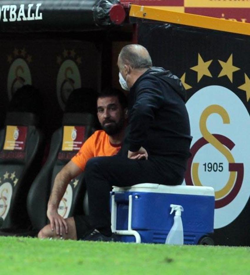 Dün futbolu bıraktı bugün AS Gazetesi yeni görevini açıkladı! Arda Turan Galatasaray'da...