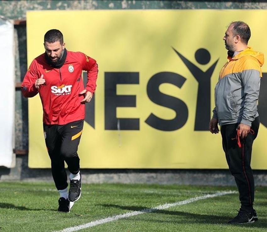 Dün futbolu bıraktı bugün AS Gazetesi yeni görevini açıkladı! Arda Turan Galatasaray'da...