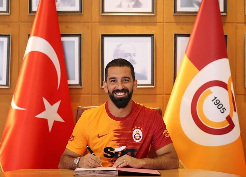 Dün futbolu bıraktı bugün AS Gazetesi yeni görevini açıkladı! Arda Turan Galatasaray'da...