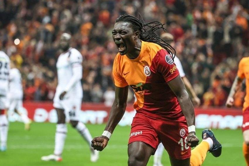 Haftalar sonra ortaya çıktı! Meğer Gomis Beşiktaş'ın eski yıldızı Hugo Almeida'nın kapısından dönmüş
