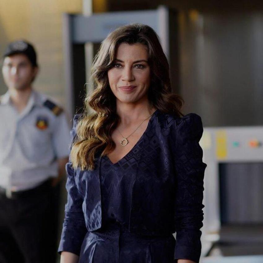 Gökçe Bahadır, Venedik pozlarıyla ilgi odağı oldu!