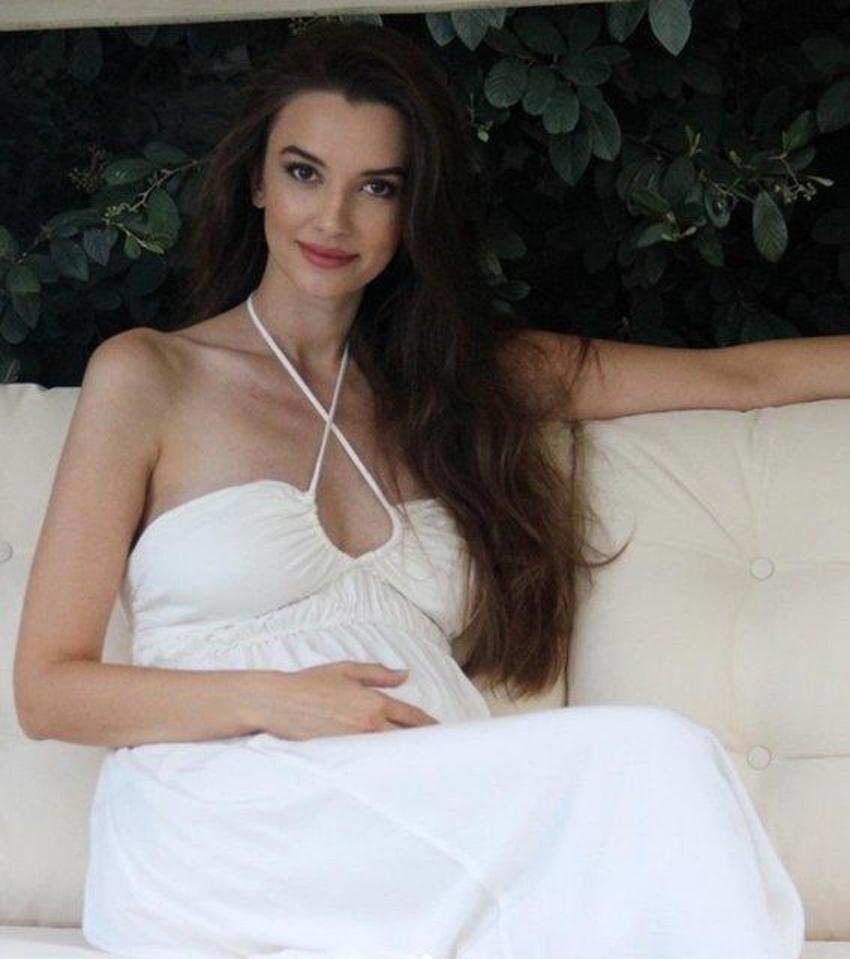 Leyla Lydia Tuğutlu'dan karnı burnunda paylaşım!